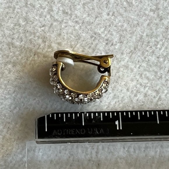 Heidi Daus 🆕 Crystal Hoop clip on Swarovski crystals earrings - Picture 6 of 7